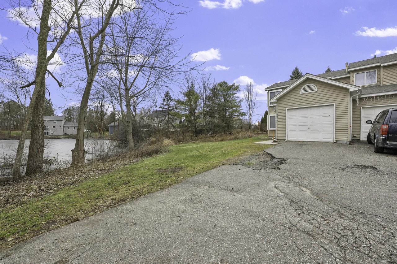 2245 S Commerce Rd - Photo 3 of 22