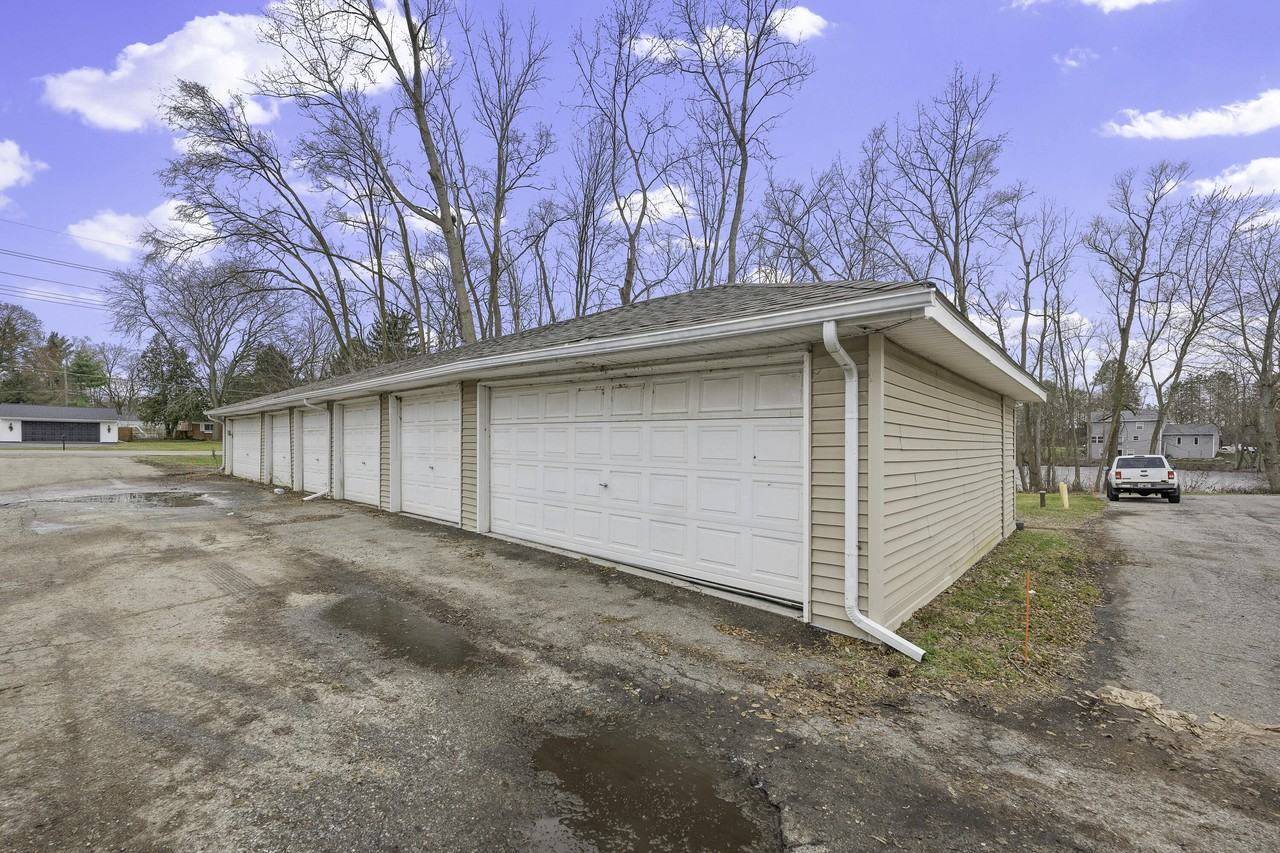2245 S Commerce Rd - Photo 4 of 22