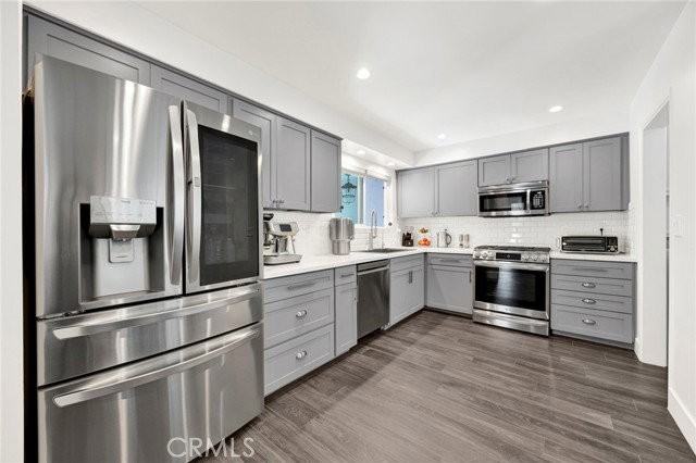 8746 Ruffner Ave - Photo 4 of 8