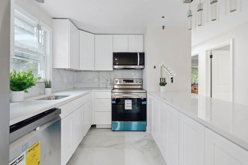 9 Sutherland Rd #1 - Photo 6 of 22