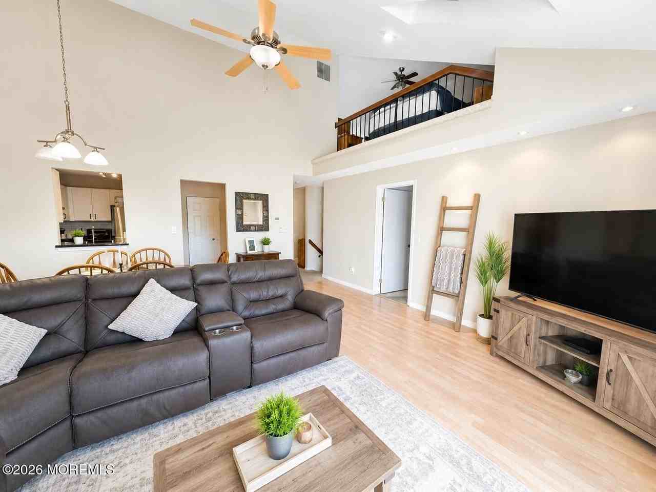 270 Tulip Ln - Photo 3 of 5