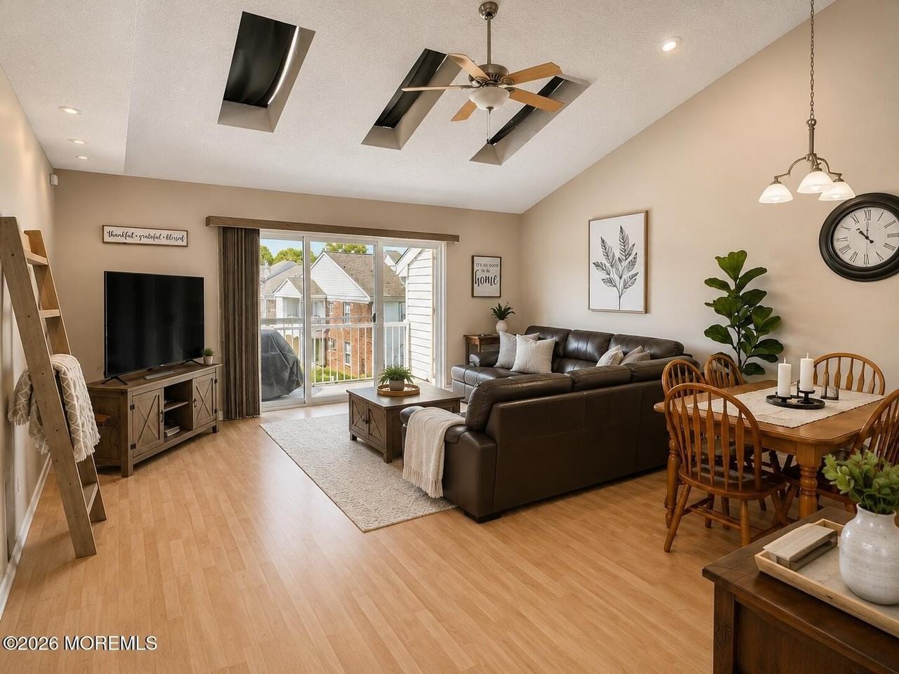 270 Tulip Ln - Photo 4 of 5