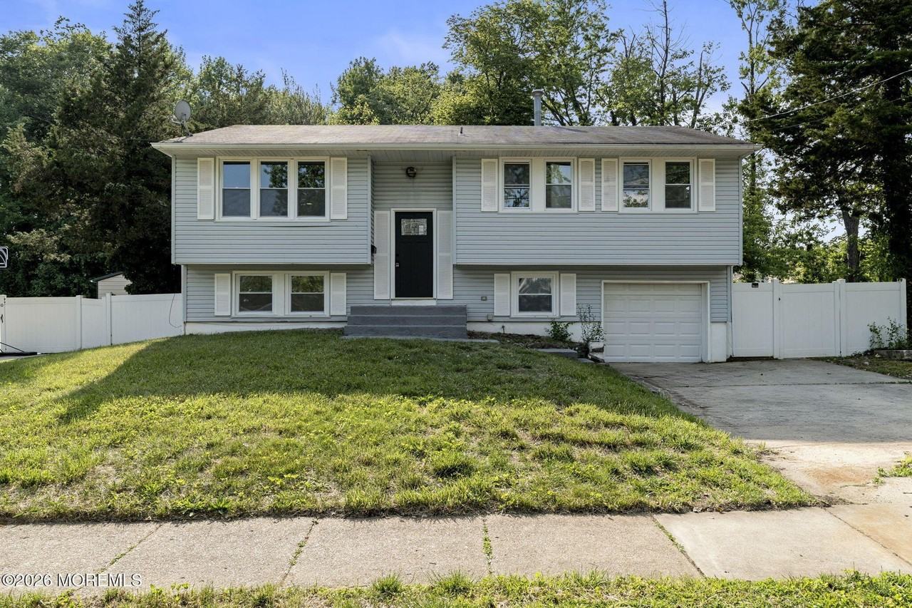 901 Russo Dr - Photo 3 of 33