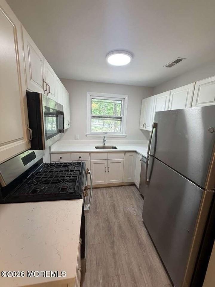 8 Scotch Pine Dr #186 - Photo 5 of 15