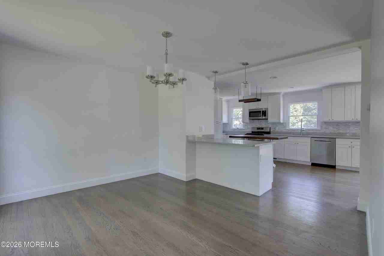 220 Branch Ave - Photo 7 of 50