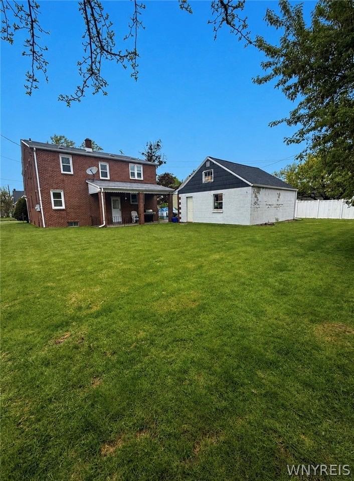 207 Spaulding St - Photo 3 of 10