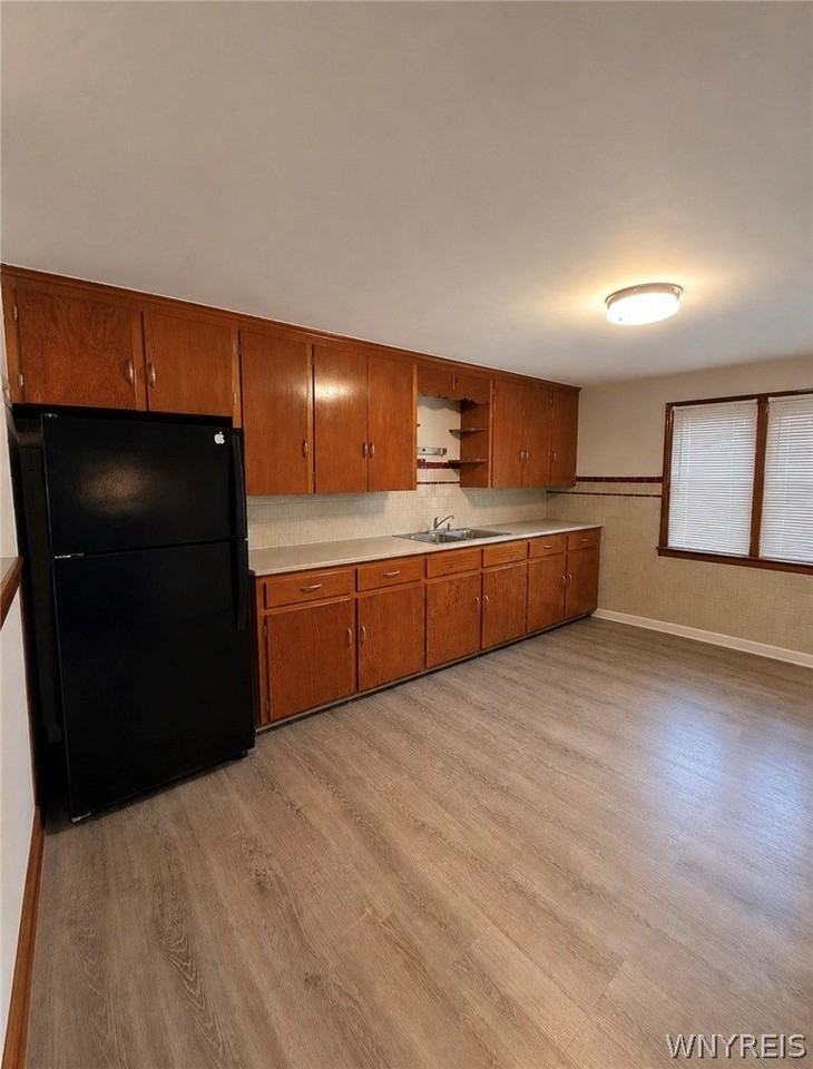 207 Spaulding St - Photo 4 of 10