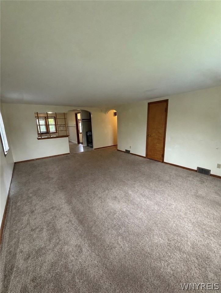 207 Spaulding St - Photo 6 of 10