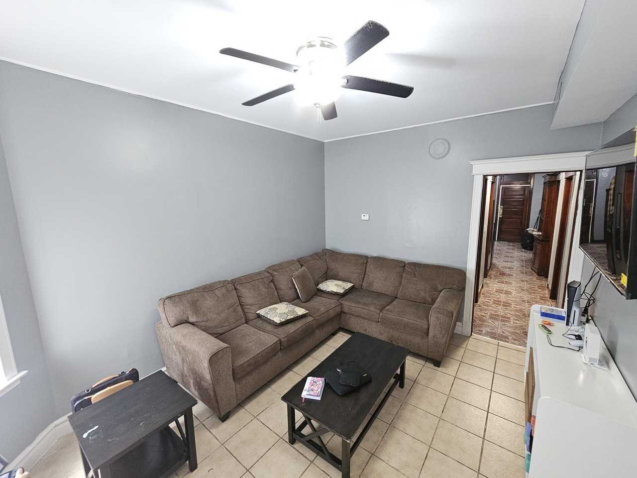 2532 S Albany Ave #1 - Photo 3 of 17