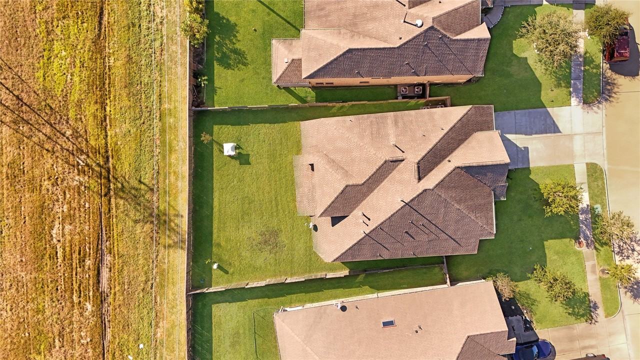 2736 Ahnya Ln - Photo 4 of 44