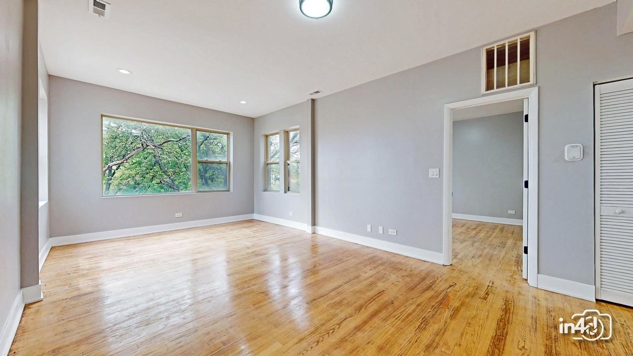 3925 W Ainslie St #3 - Photo 3 of 16