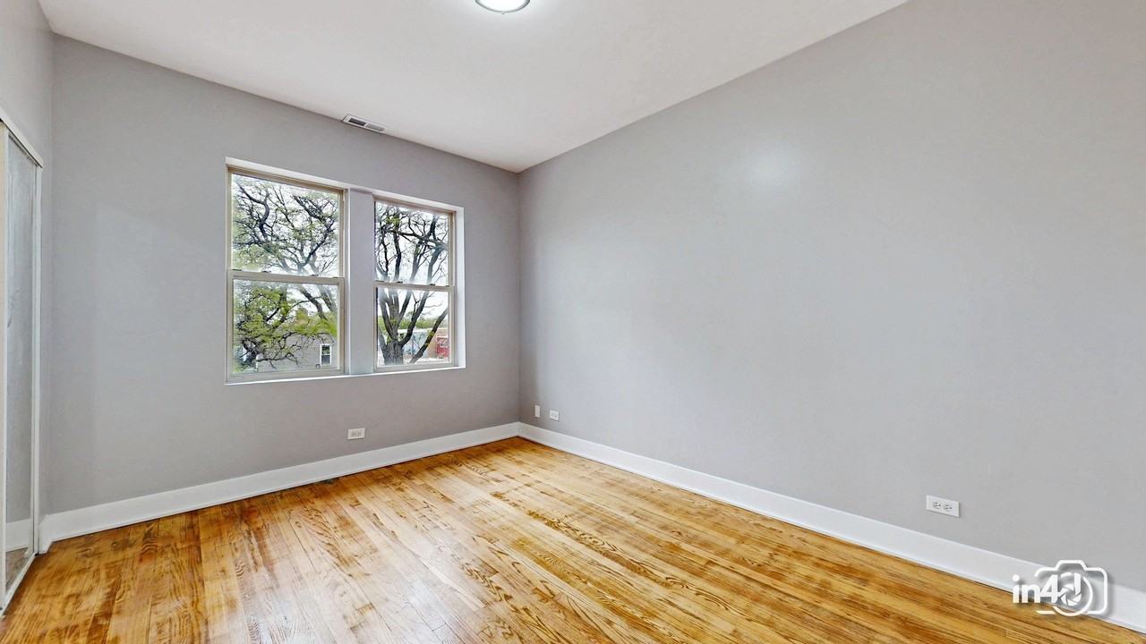 3925 W Ainslie St #3 - Photo 5 of 16