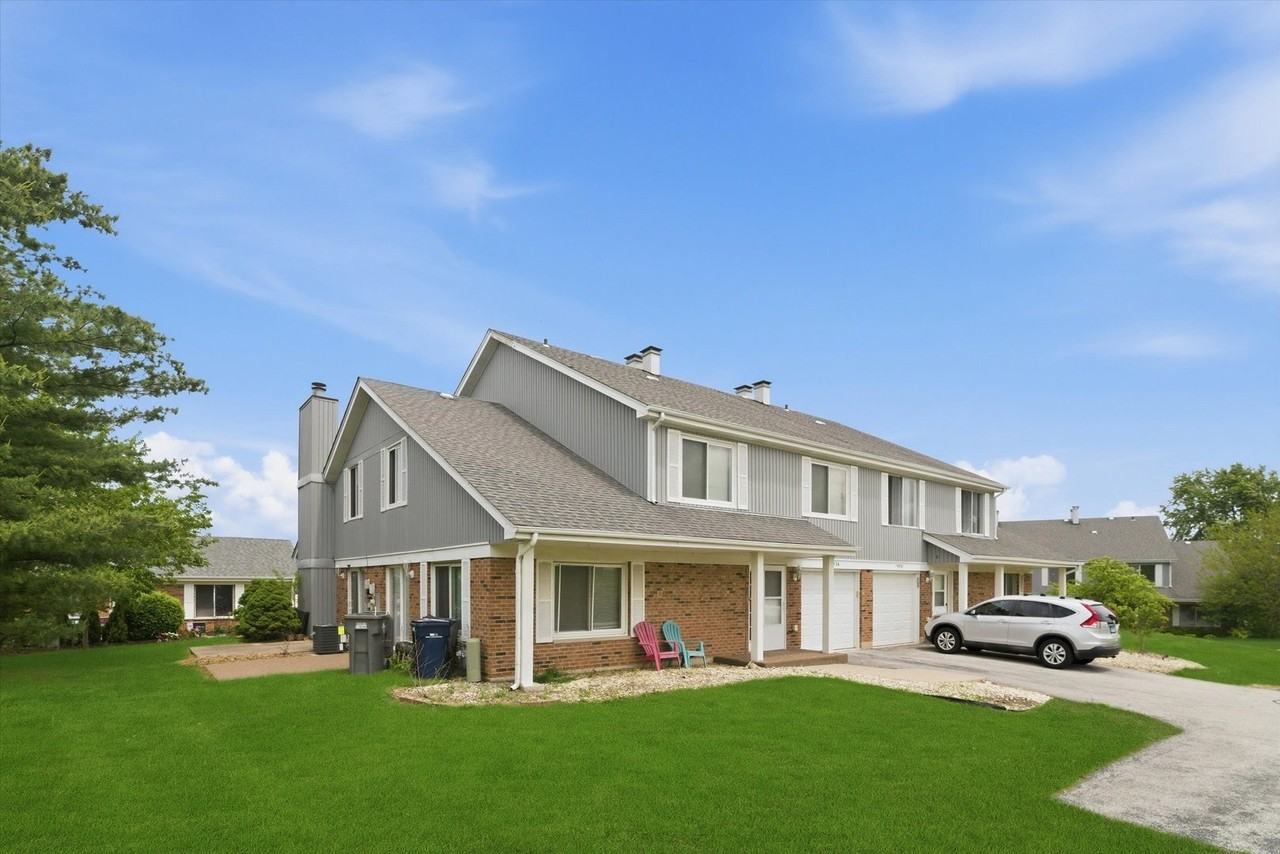15826 Farm Hill Dr - Photo 2 of 25