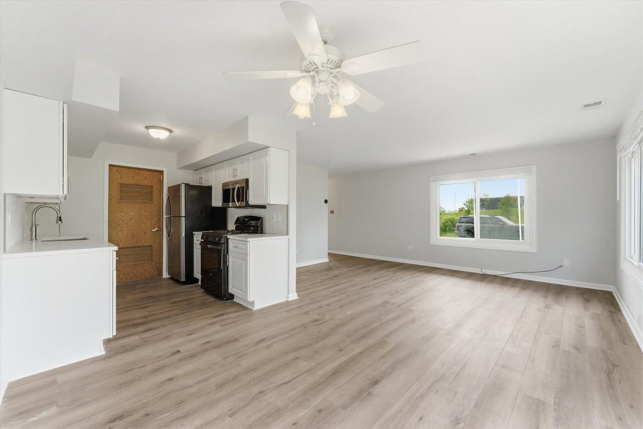 15826 Farm Hill Dr - Photo 5 of 25