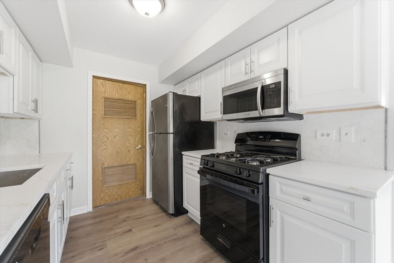 15826 Farm Hill Dr - Photo 6 of 25