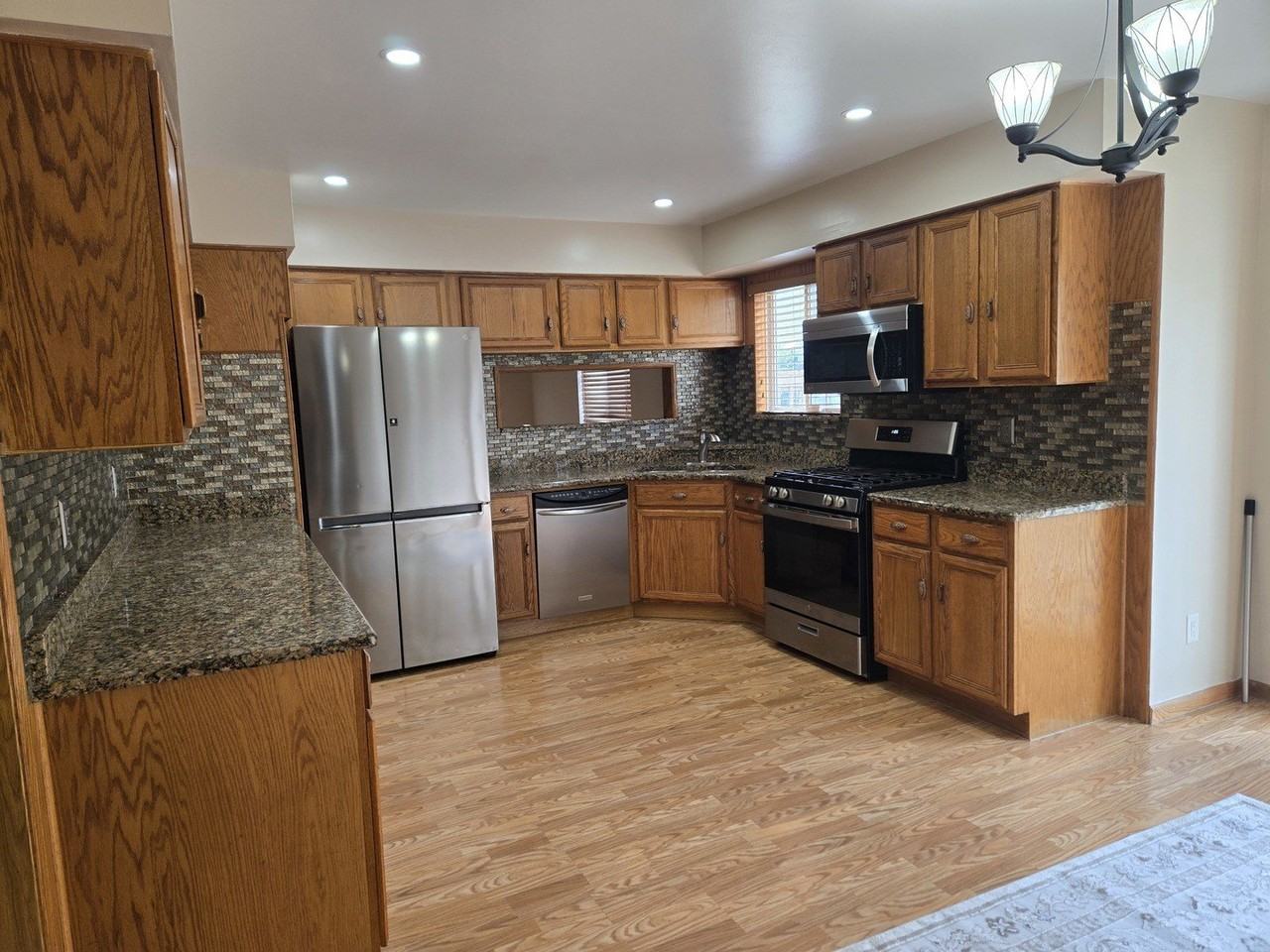 14204 S Lehigh Dr - Photo 3 of 46
