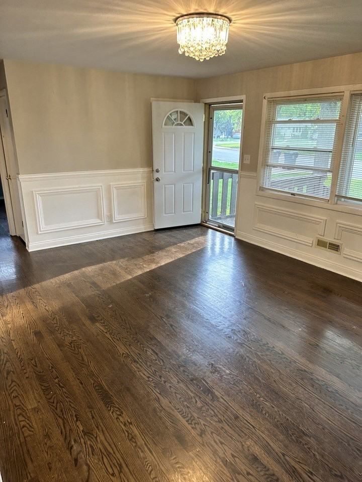 15509 Park Ln - Photo 3 of 11