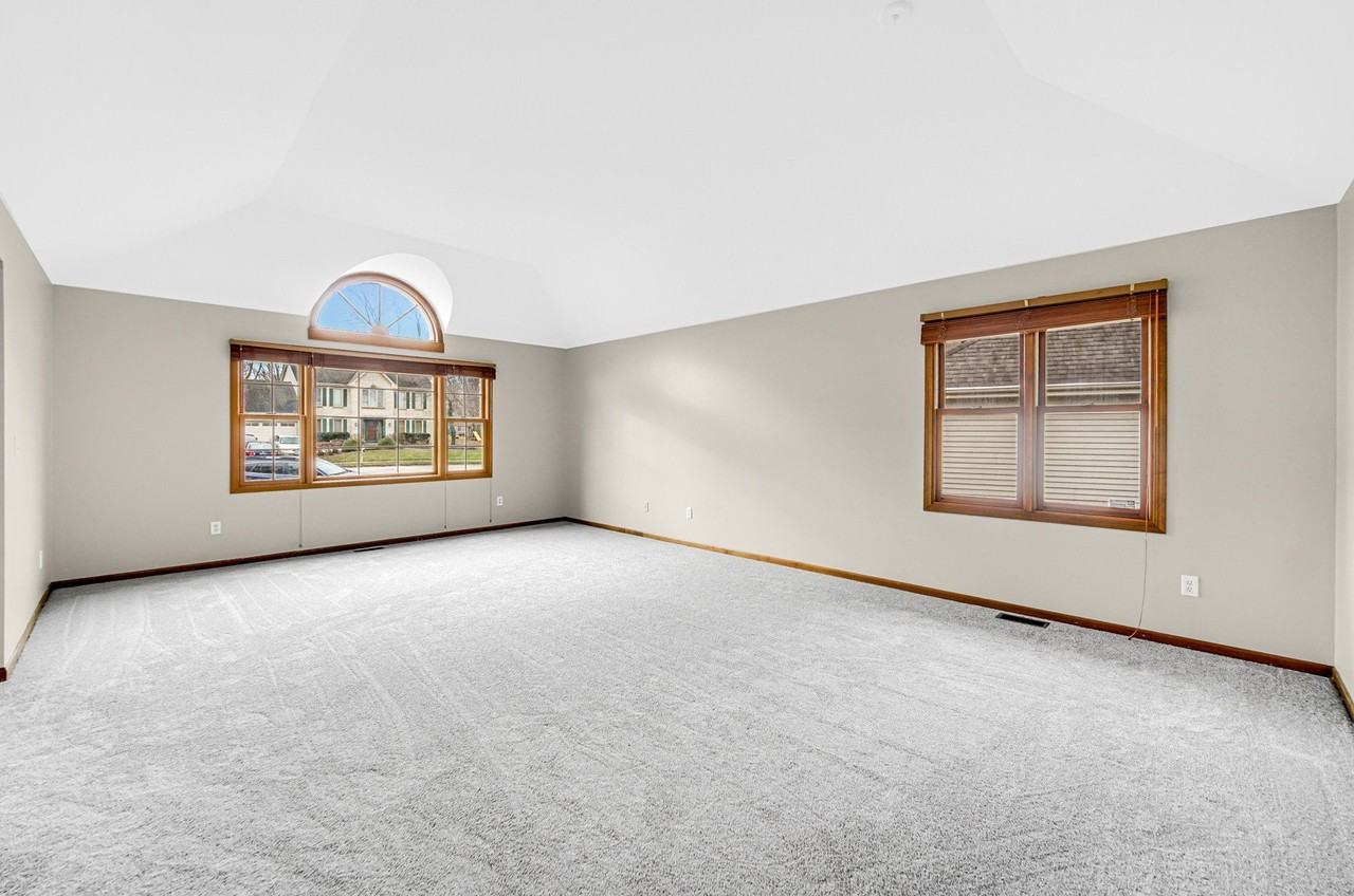 2420 Harbor Ct - Photo 4 of 22