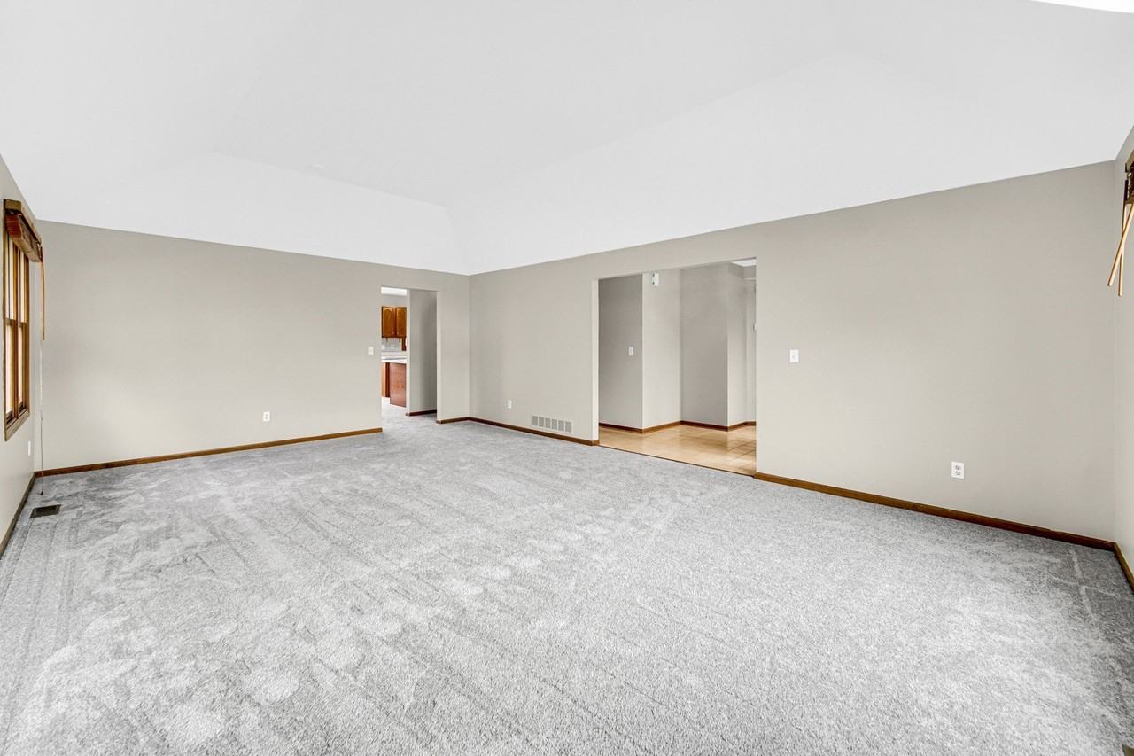 2420 Harbor Ct - Photo 5 of 22