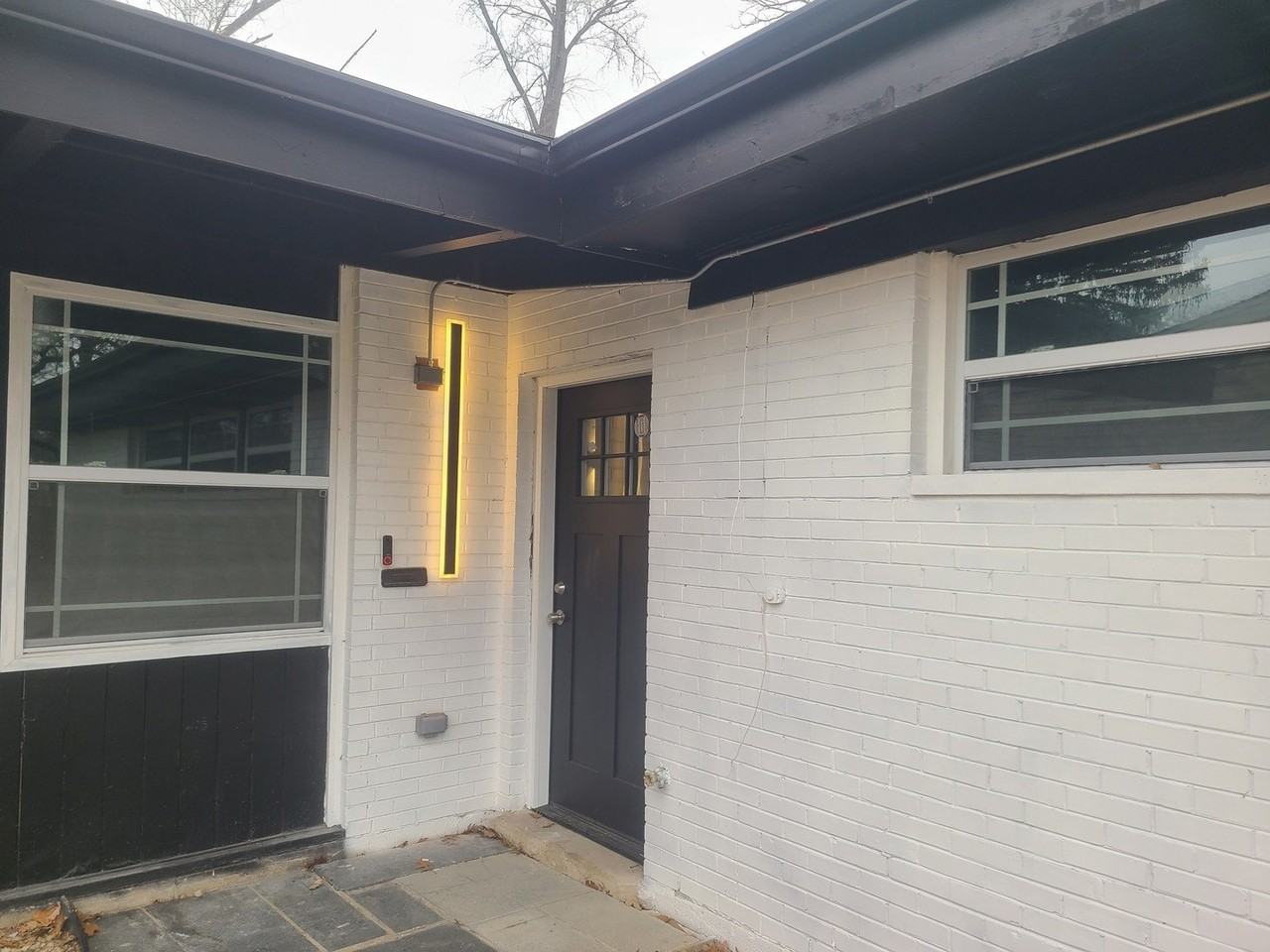 336 Oakwood St - Photo 4 of 15