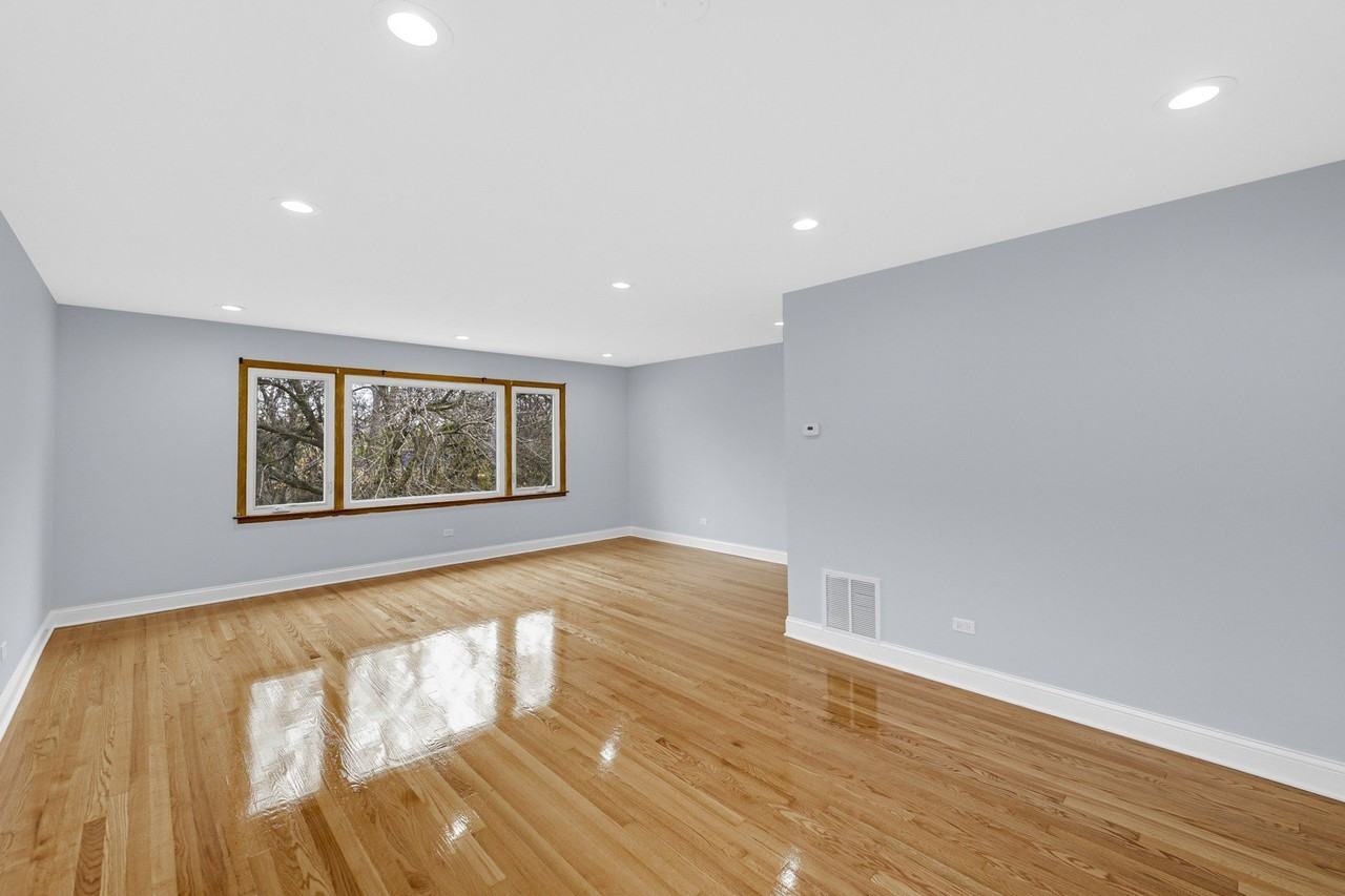 5740 N Lowell Ave #2 - Photo 5 of 22