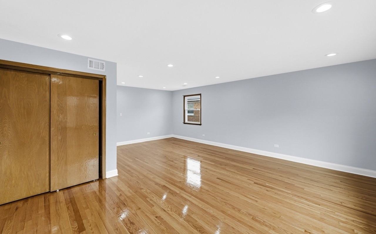 5740 N Lowell Ave #2 - Photo 6 of 22
