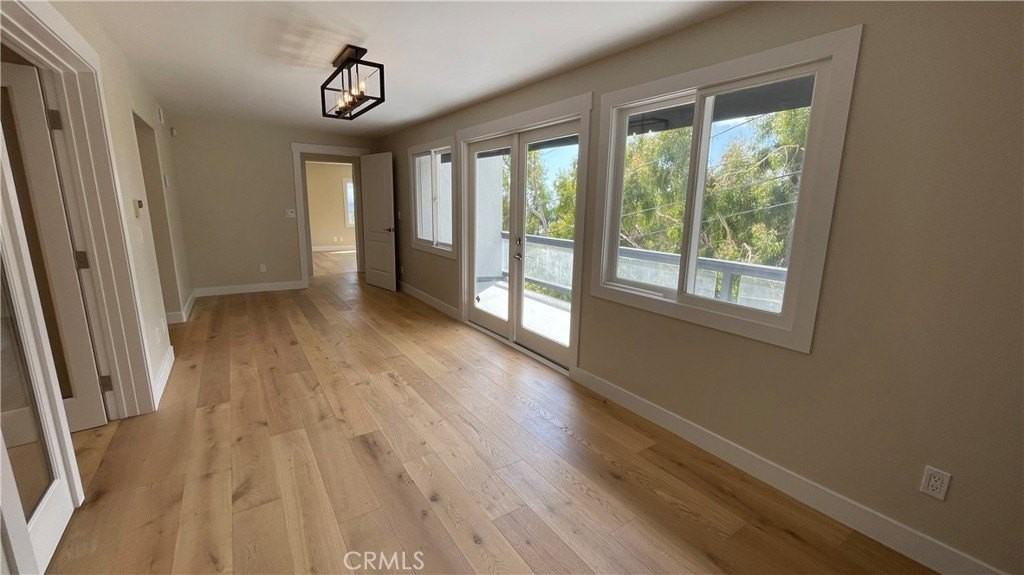 2183 Argyle Ave - Photo 6 of 21