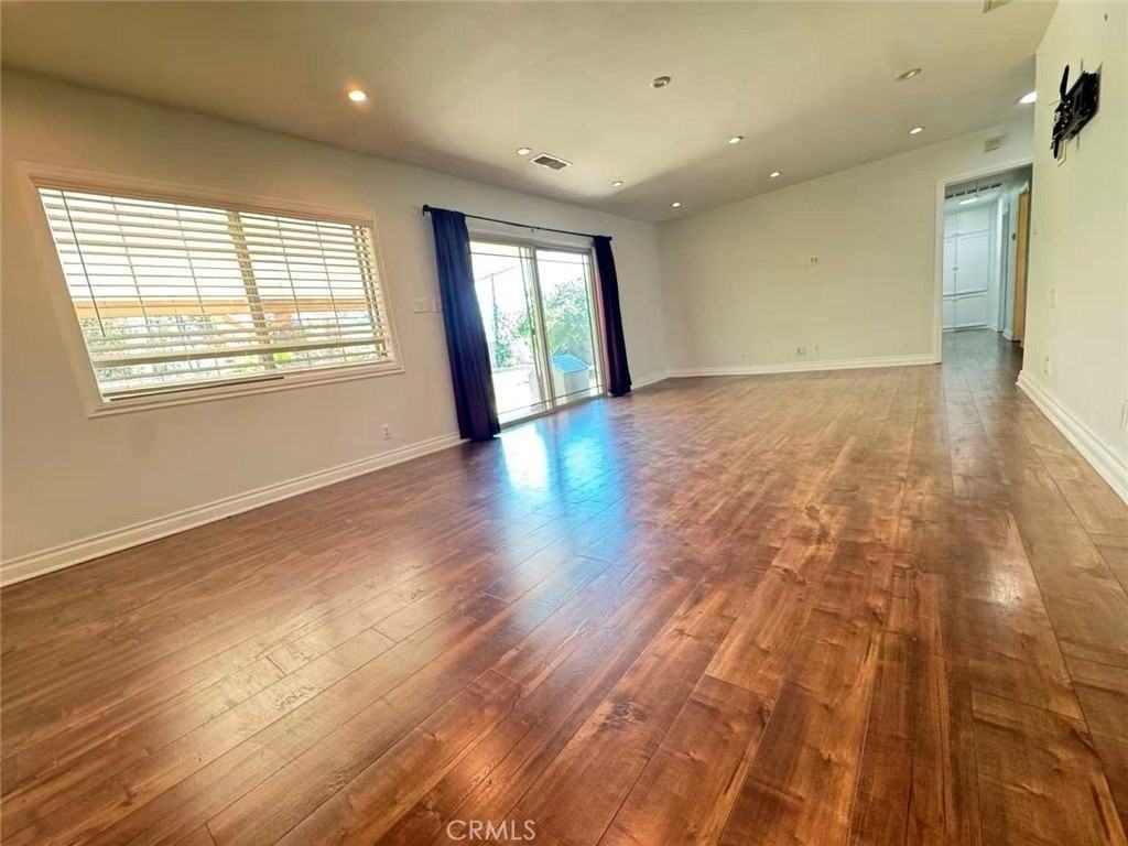 1926 E Rowland Ave - Photo 4 of 26