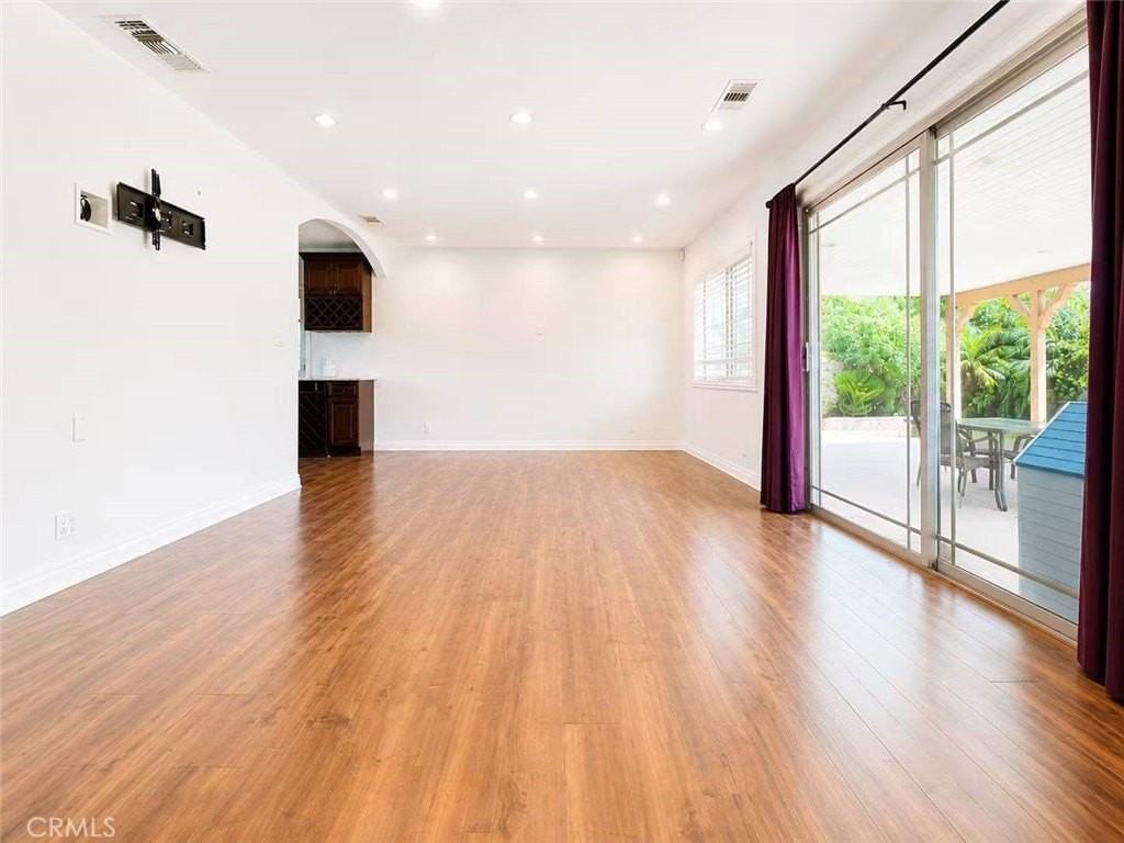 1926 E Rowland Ave - Photo 6 of 26