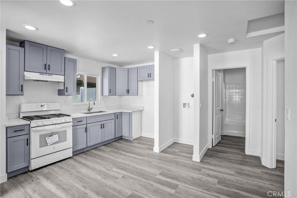 1021 Columbia St #2 - Photo 5 of 15