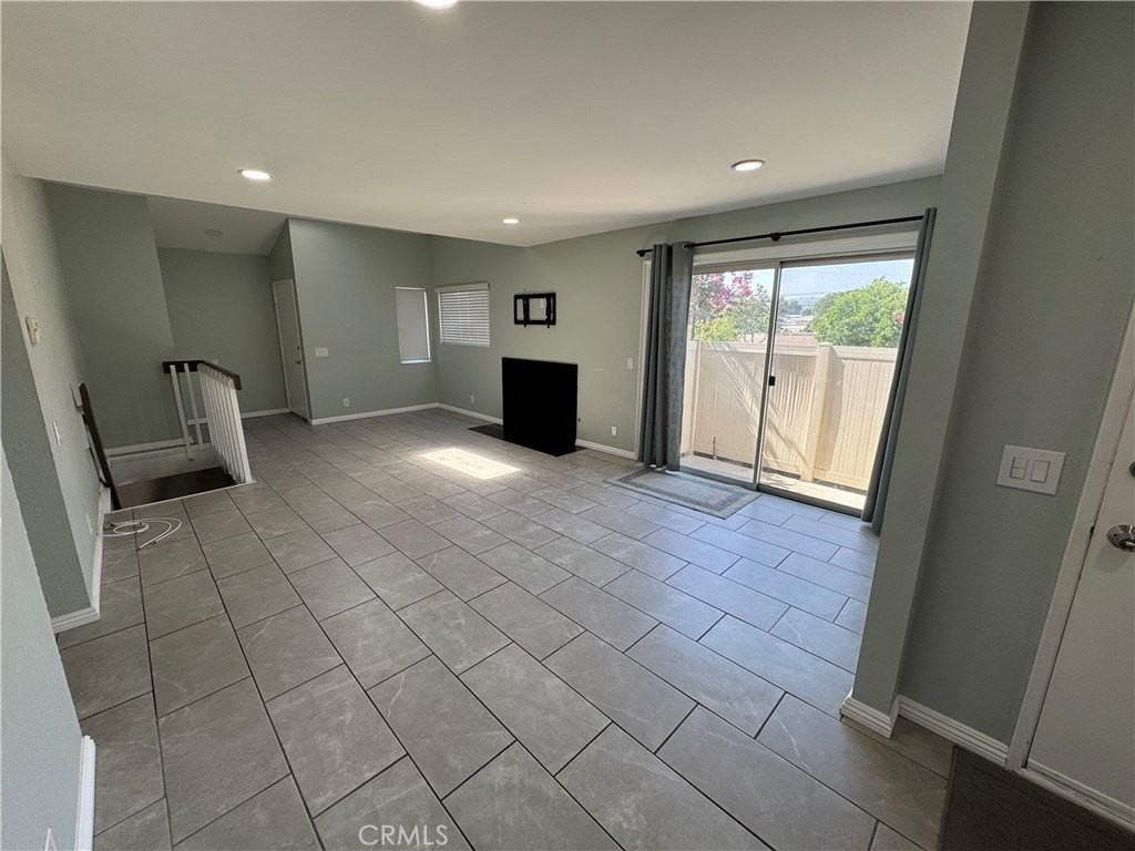 810 W Lambert Rd - Photo 7 of 31