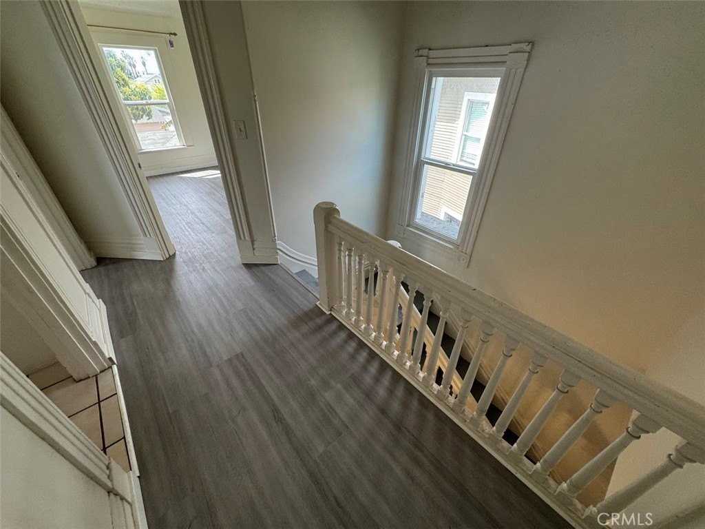 614 E 23rd St - Photo 5 of 32