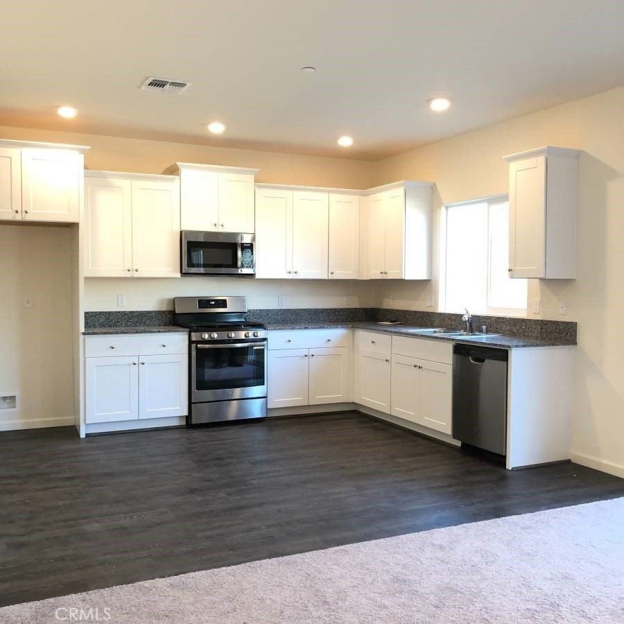 623 Phelps Dr - Photo 2 of 4