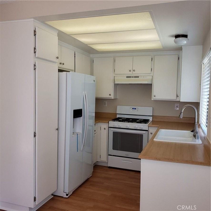 1505 S Raitt St - Photo 3 of 14