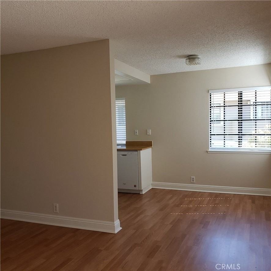 1505 S Raitt St - Photo 5 of 14