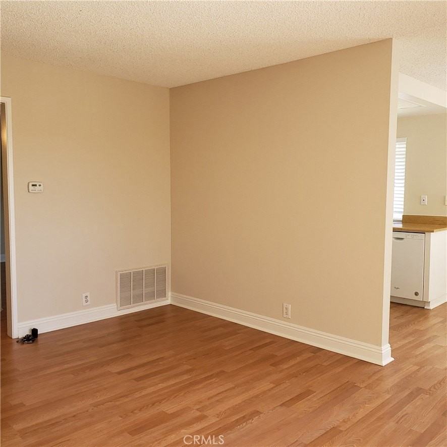 1505 S Raitt St - Photo 6 of 14
