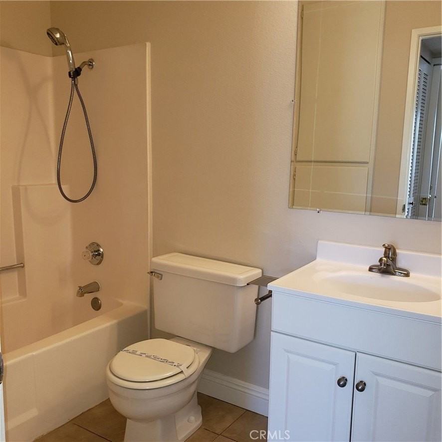 1505 S Raitt St - Photo 7 of 14
