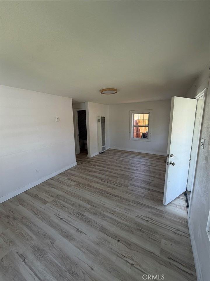 1211 W 8th St - Photo 2 of 8