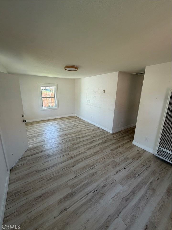 1211 W 8th St - Photo 3 of 8