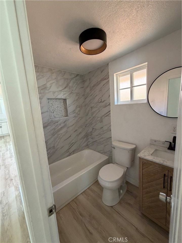 1211 W 8th St - Photo 5 of 8