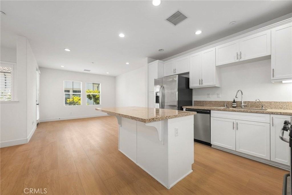 506 S Melrose St - Photo 4 of 36