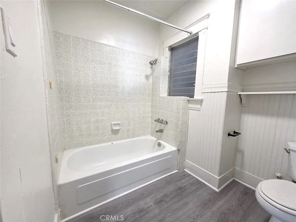 521 N Pomona Ave - Photo 2 of 6