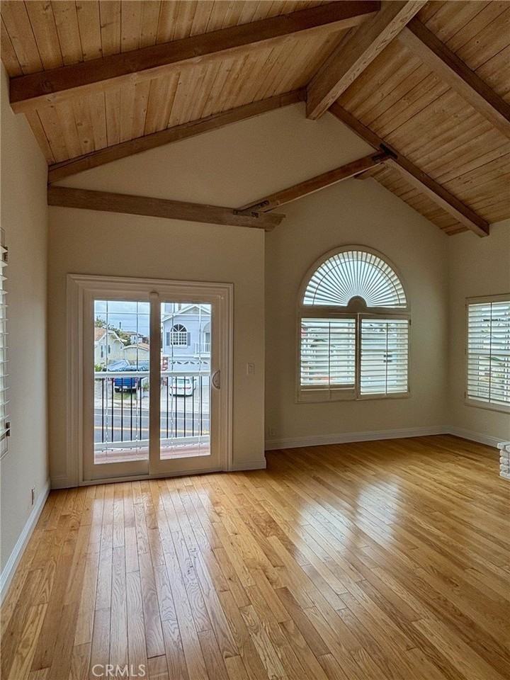 2044 Prospect Ave - Photo 3 of 16