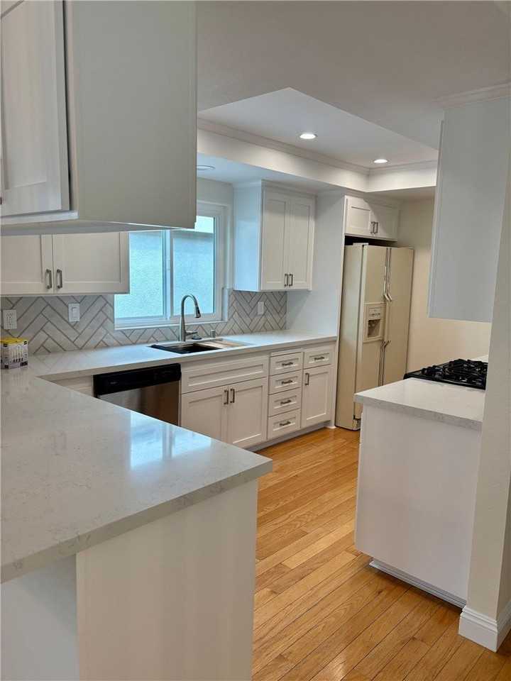 2044 Prospect Ave - Photo 7 of 16