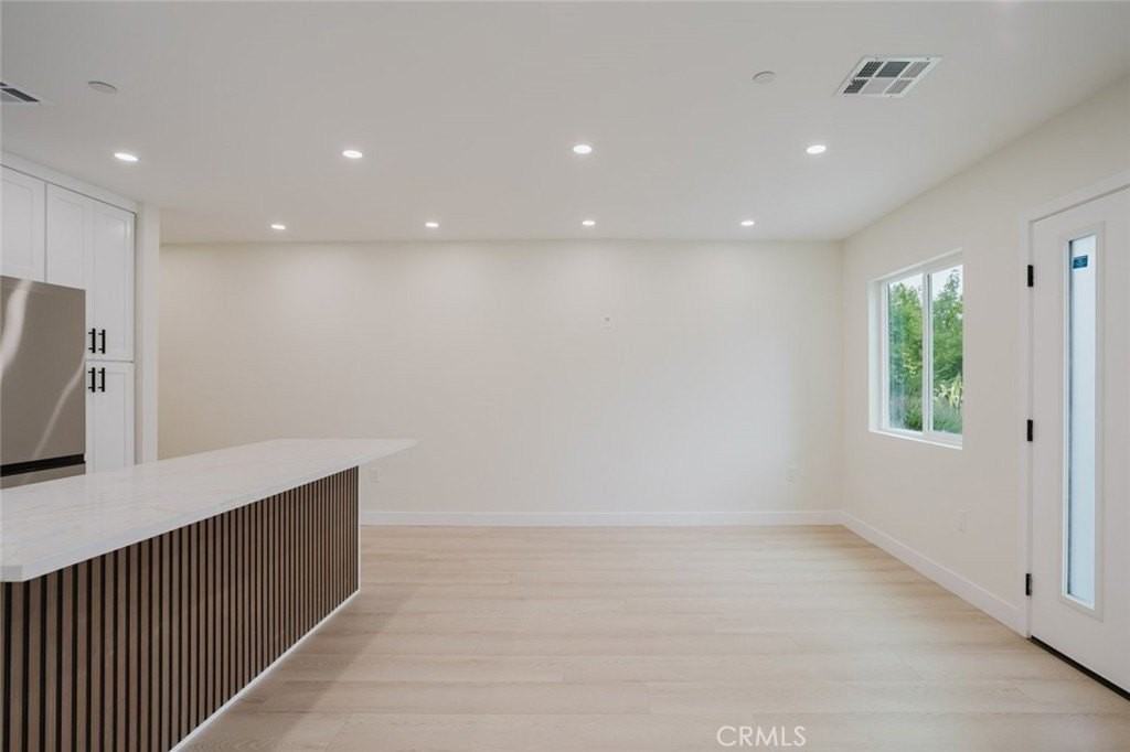 5740 Beck Ave - Photo 2 of 37