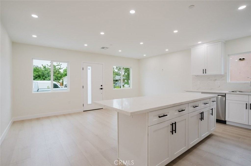 5740 Beck Ave - Photo 5 of 37