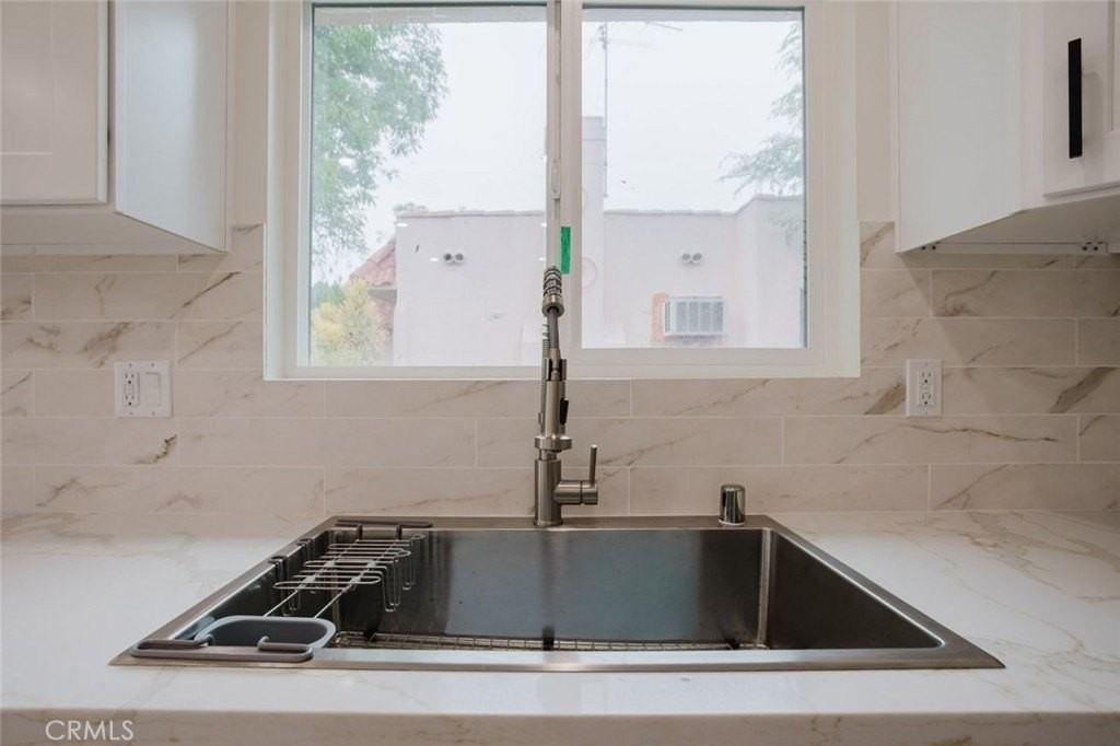 5740 Beck Ave - Photo 7 of 37