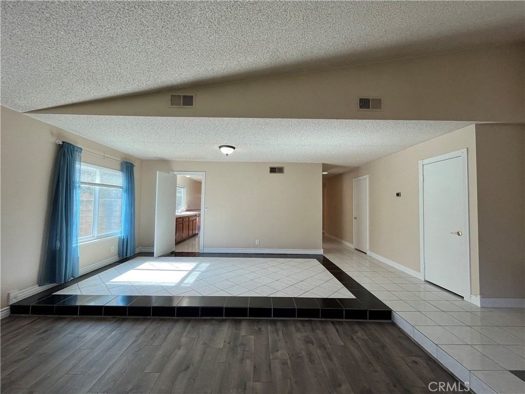 2534 Roxy St - Photo 4 of 18