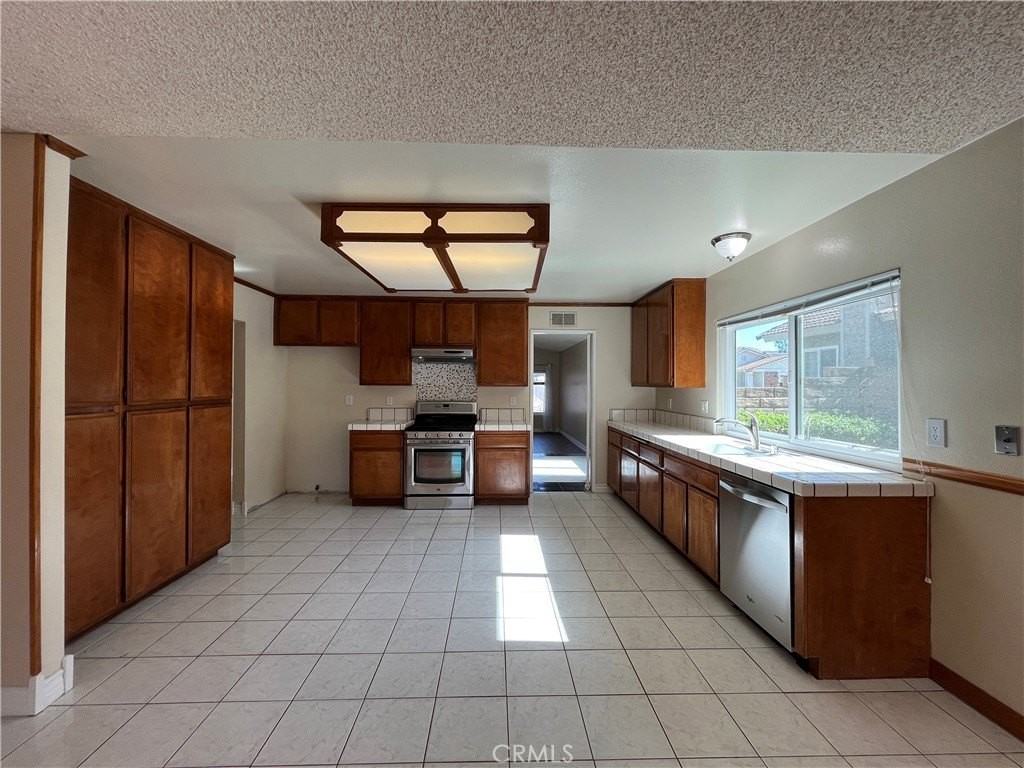 2534 Roxy St - Photo 5 of 18
