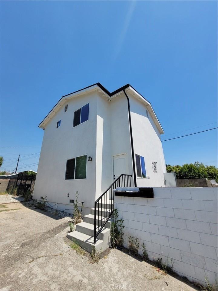 11864 Borden Ave - Photo 2 of 21
